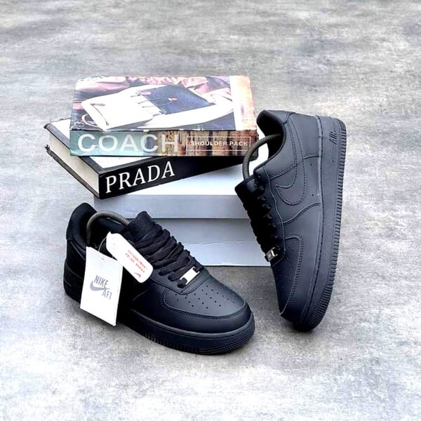 NIKE AIRFORCE 1