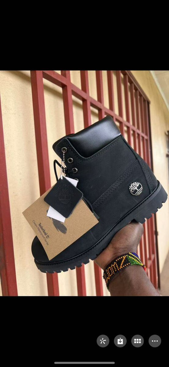 Bottes noires en cuir
