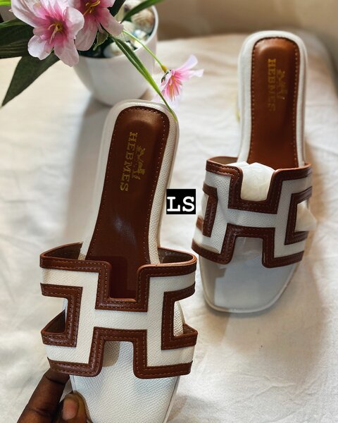 Ladies slippers