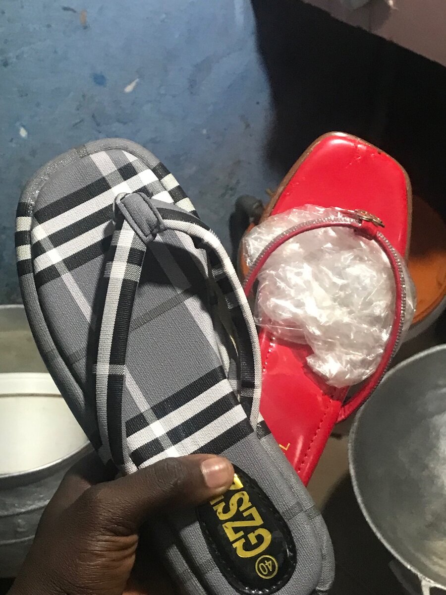 Tongs élégantes unisexes