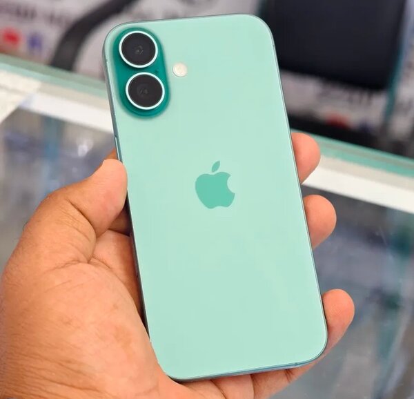 iPhone 16