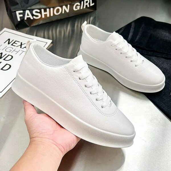 Jolie chaussures disponible