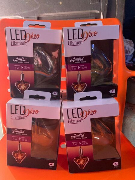 Ampoule LED Filament Ambre Déco