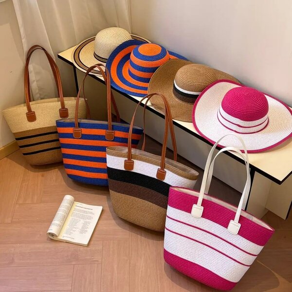 Sac à main et chapeau d'été