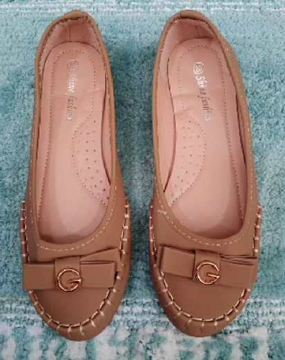 Adult's shoes 