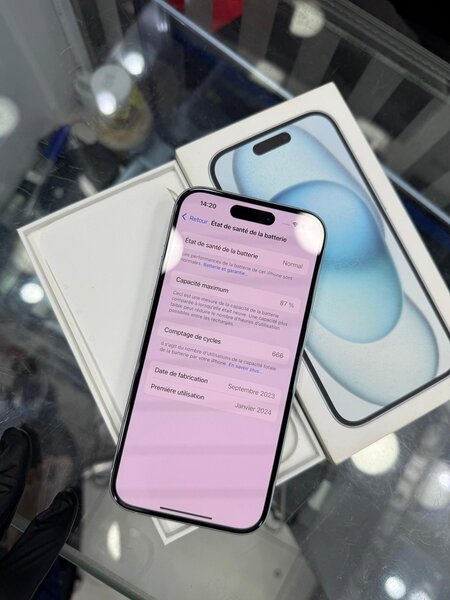 iPhone 15 simple