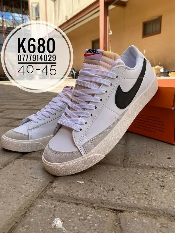 Sneakers 