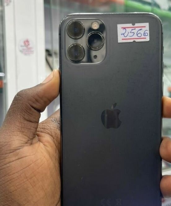 iPhone noir dernier modèle
