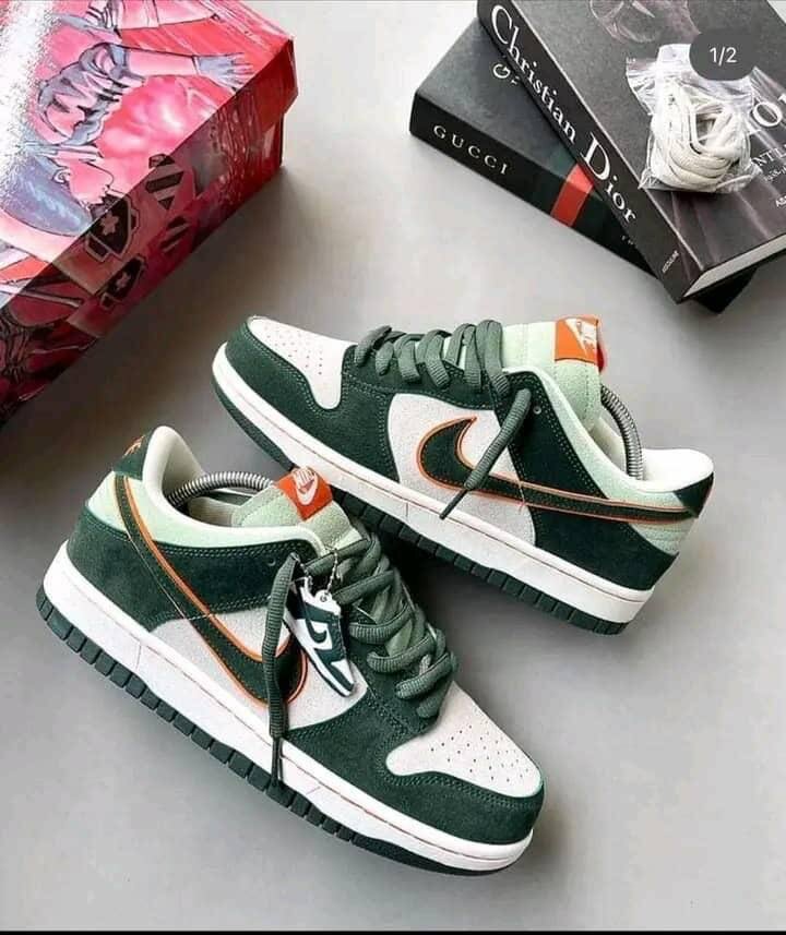 NIKE SB DUNK LOW