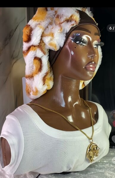 Bonnet en fausse fourrure élégante