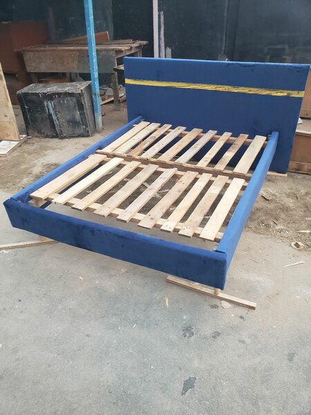 Lit double moderne en bois