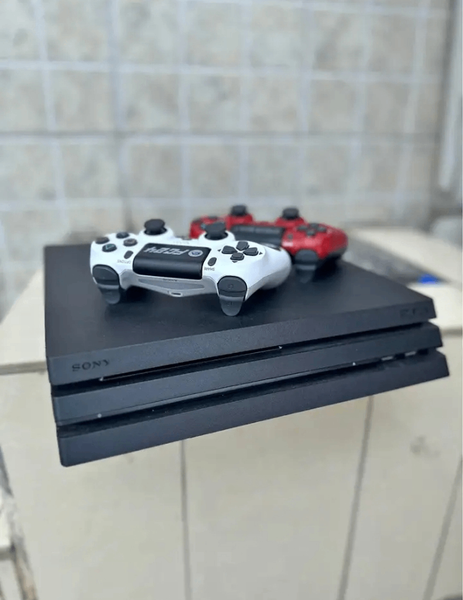 Console PS4 Pro avec Manettes