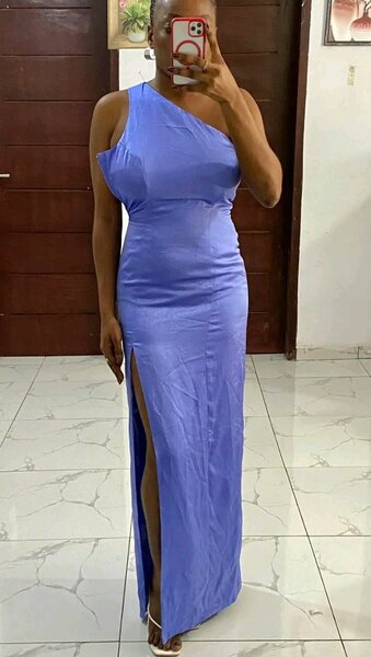 Robe longue fendue asymétrique