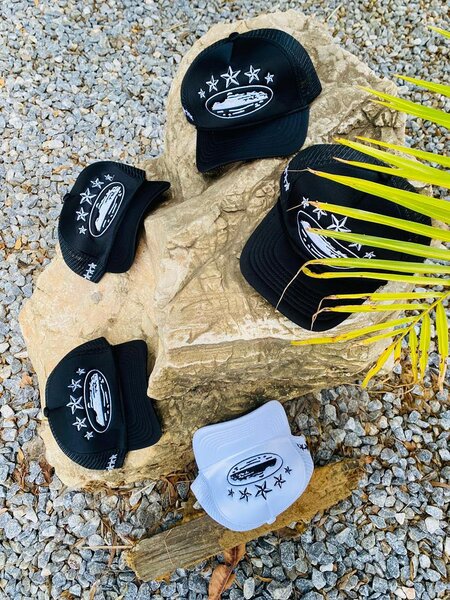 Caps