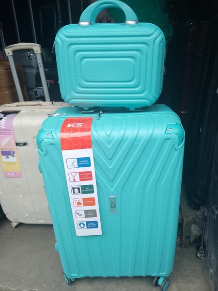 Valise rigide avec trousse