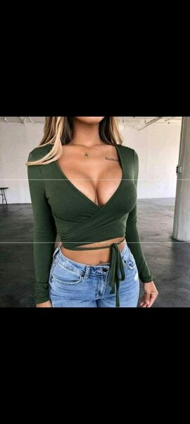 Haut enveloppant décolleté