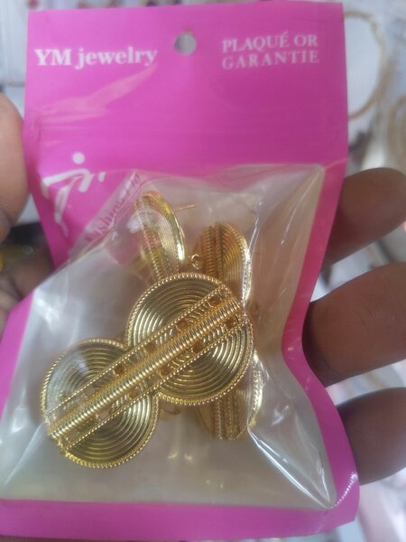 Boucles d'oreilles dorées style unique