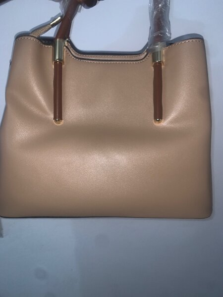 Sac à main élégant beige