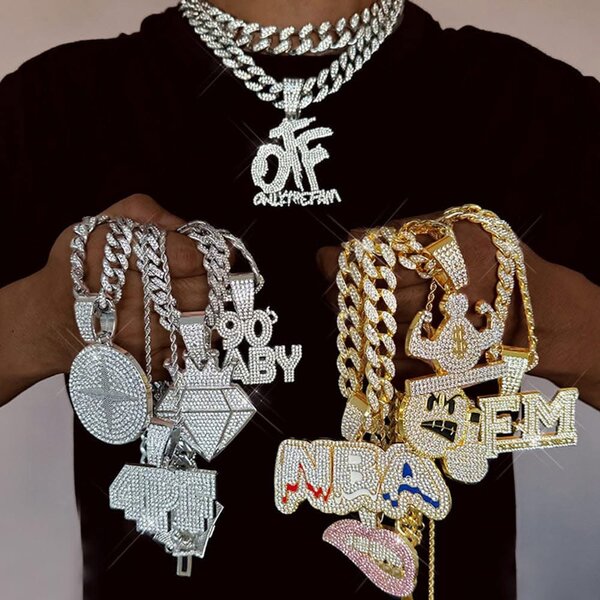 Chaînes en or et argent bling