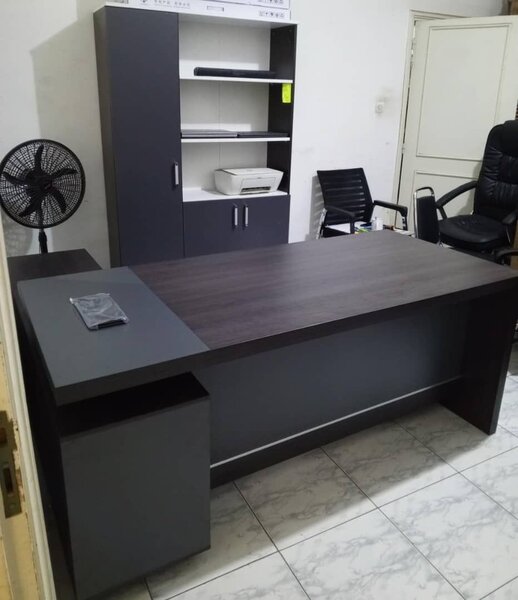 Bureau moderne avec rangement