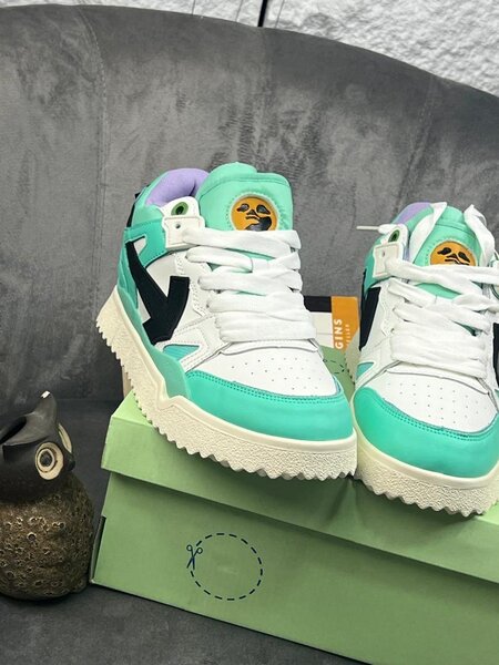 OFF WHITE