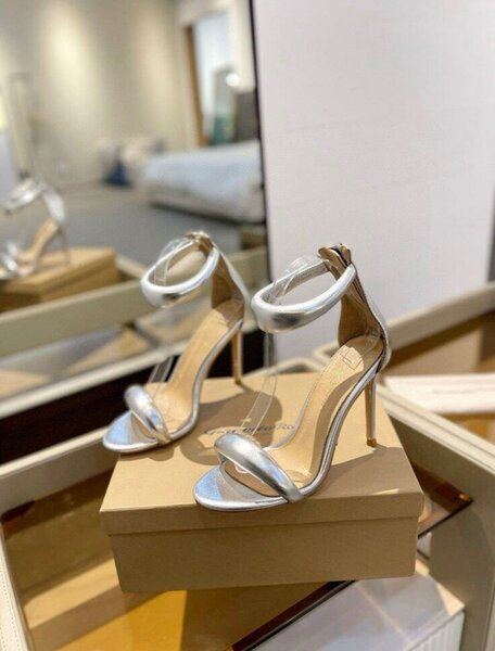 H HEELS
