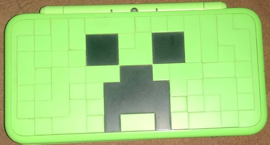 Nintendo 2DS XL Édition Minecraft