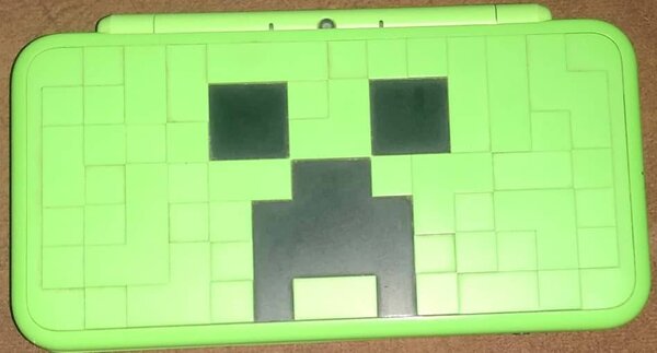 Nintendo 2DS XL Édition Minecraft