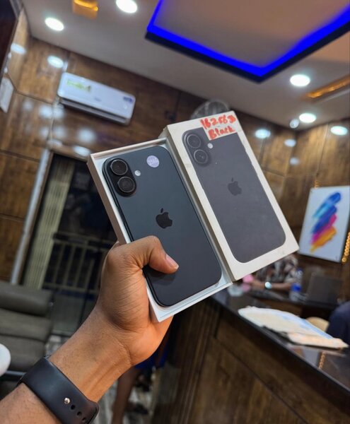iPhone 16