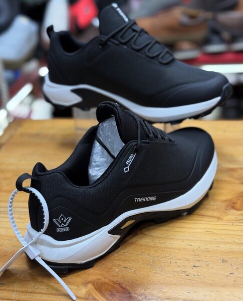 Pluto sneakers