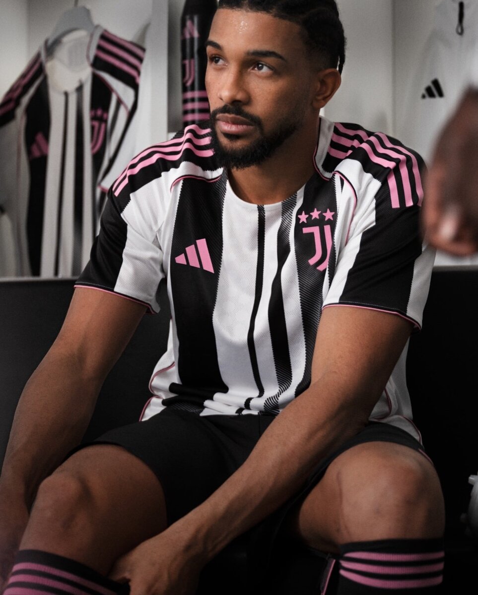 Maillot Juventus Noir et Rose