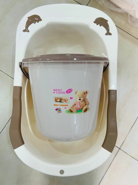 Dish and bucket set