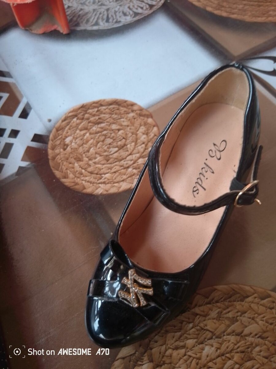 Shoe
