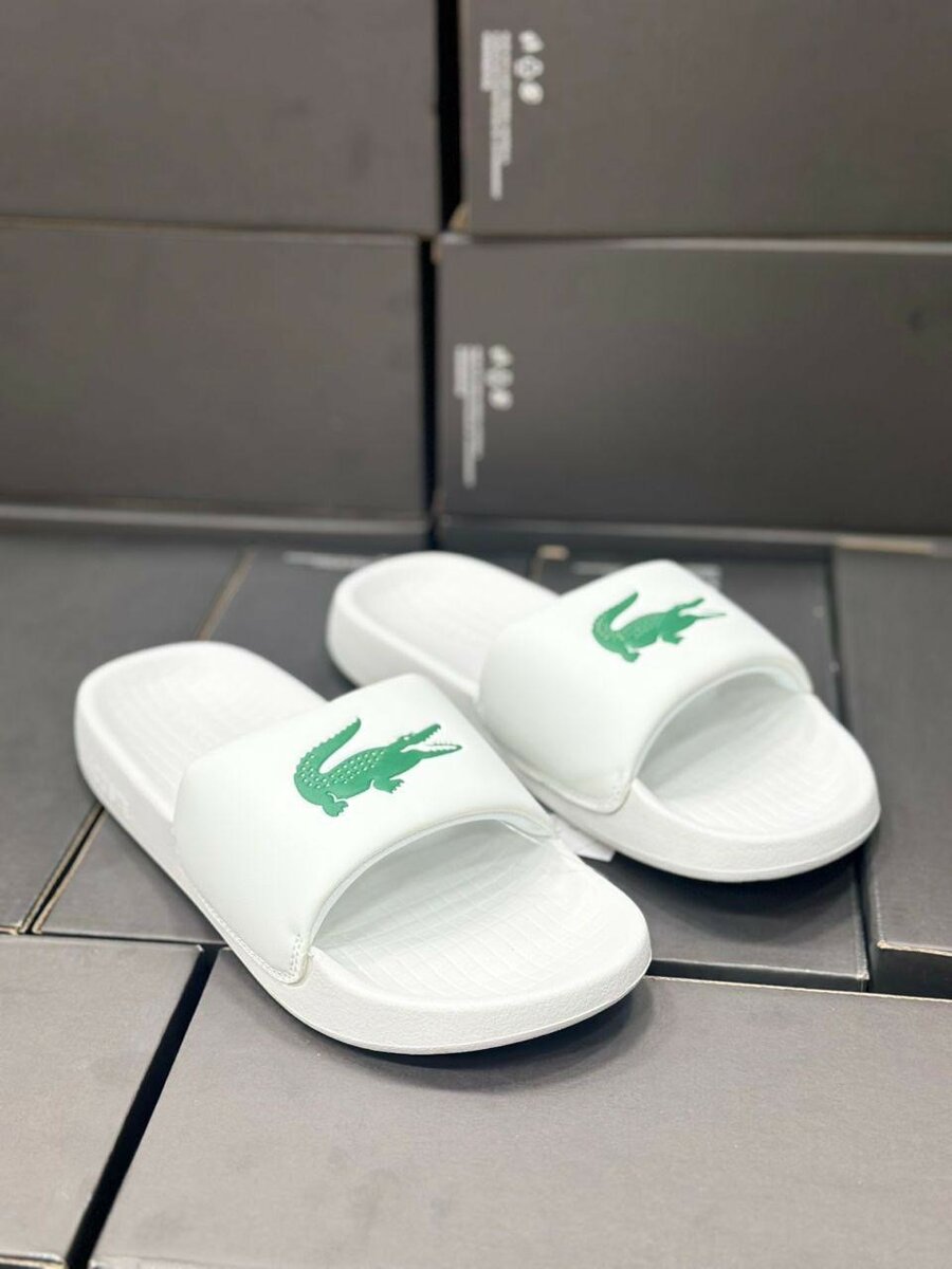 Claquettes Lacoste confortables