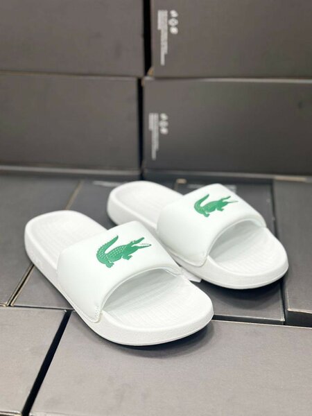 Claquettes Lacoste confortables