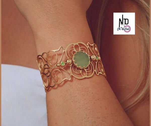 Bracelet motif en pierre plate