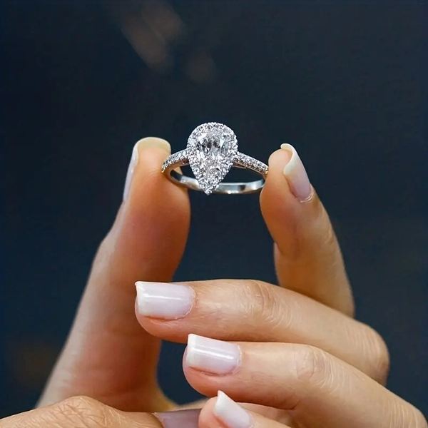 Pear-shaped elegant promise/engagement ring (Free Case)