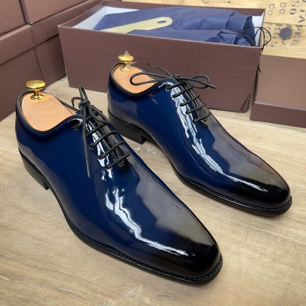 Chaussures habillées en cuir brillant