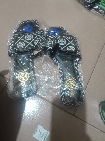 Ladies slippers