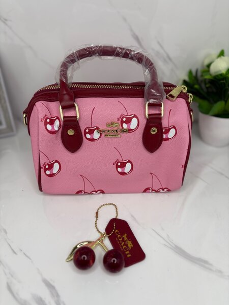 Sac à main rose motif cerises