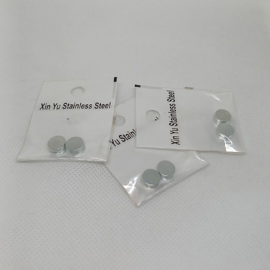 Magnetic earrings