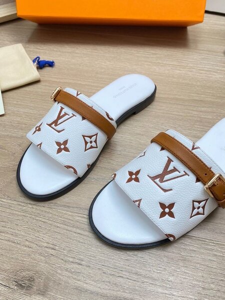 Ladies slippers