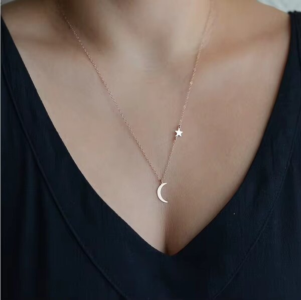 Chaînes lune et étoile