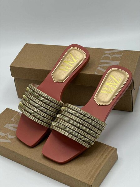 Ladies slippers