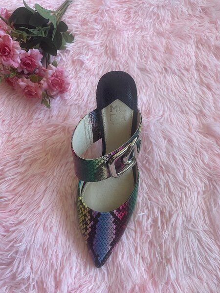 Half heeled shoe