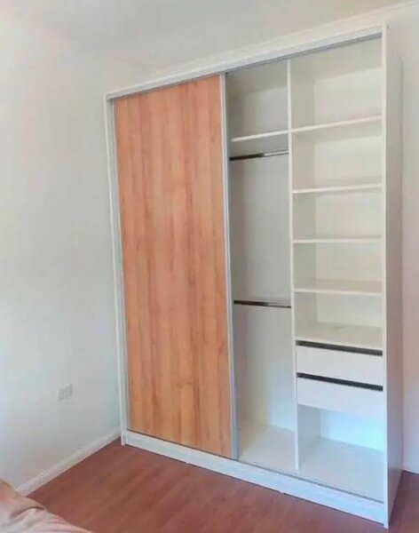 Armoire moderne à portes coulissantes