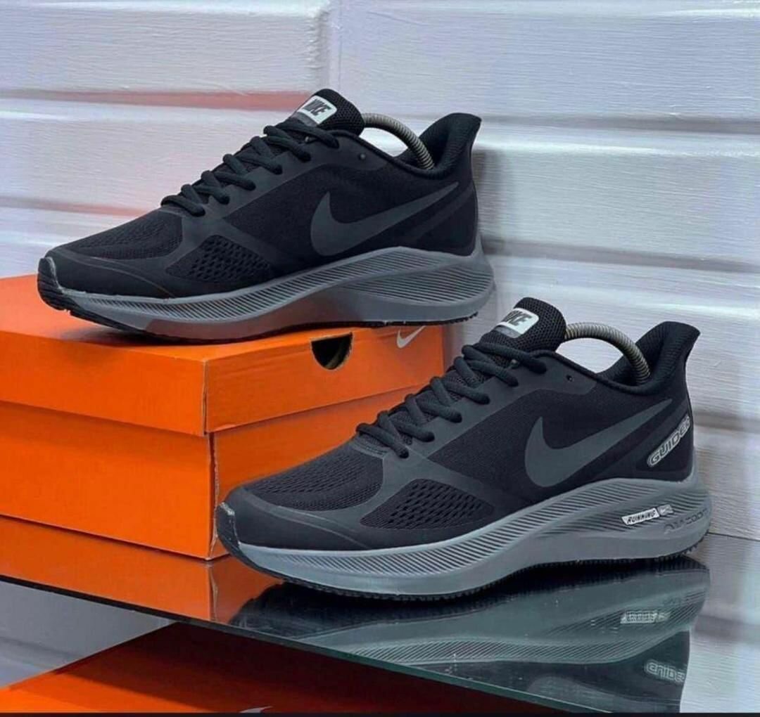 NIKE RUNNING.