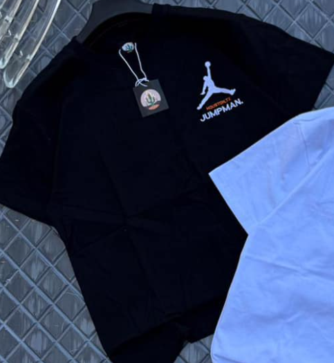 T-shirt black