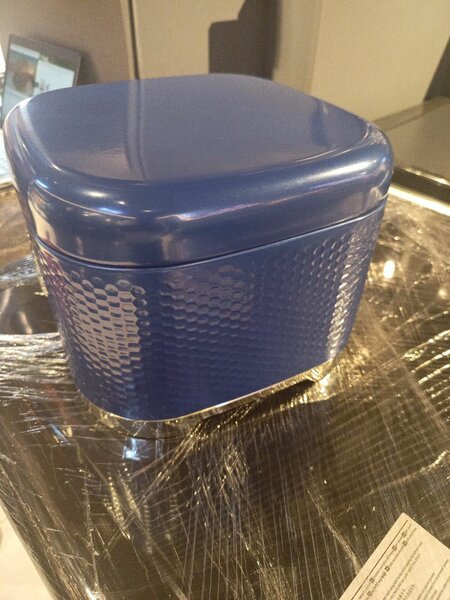 Cake Bin
