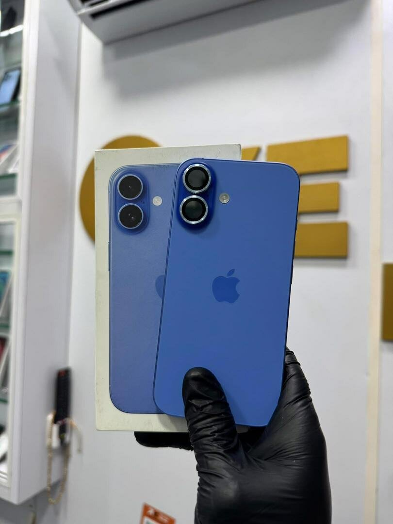 iPhone 16 Rose et Bleu